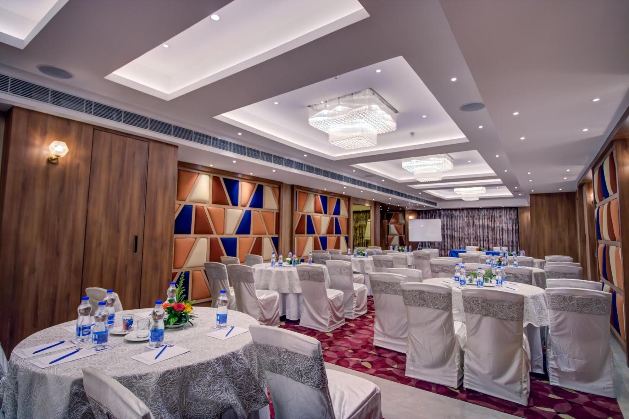 Cozzet Victoria Hotel Bhubaneswar Esterno foto