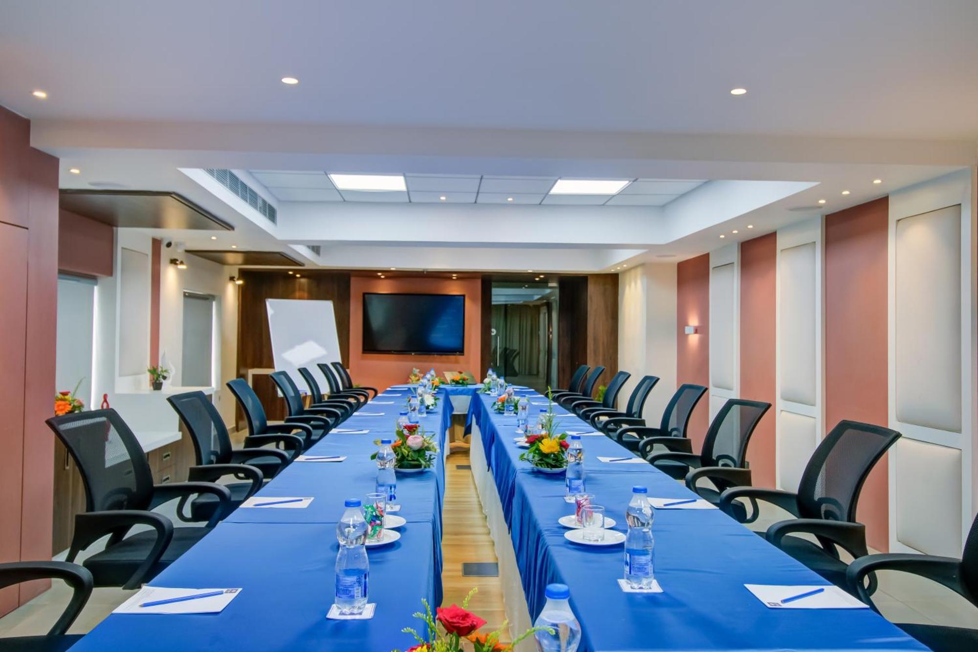 Cozzet Victoria Hotel Bhubaneswar Esterno foto